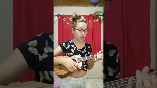 Ensinando a tocar música Meu Pacto com ukulele смотреть онлайн
