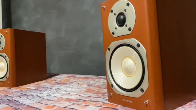 Колонки Onkyo D-N7 смотреть онлайн
