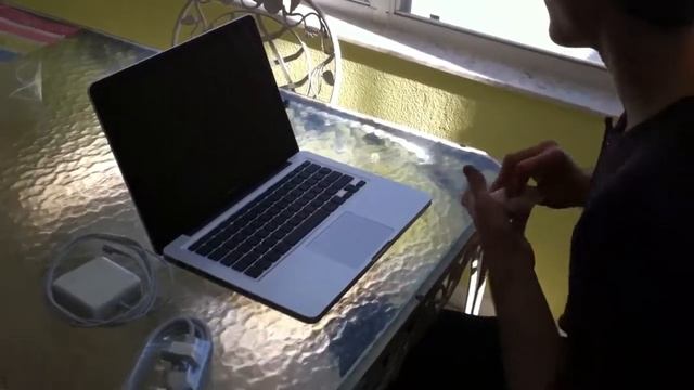 Late 2010 MacBook pro refurb unboxing смотреть онлайн