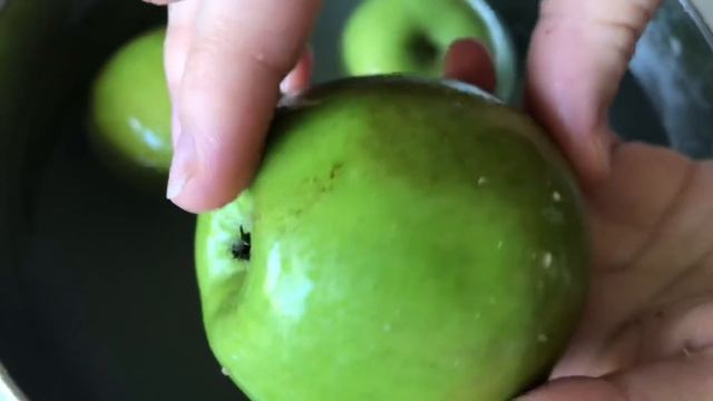Как мыть яблоки? Как мыть фрукты ? Замачиваем фрукты и моем фрукты смотреть онлайн