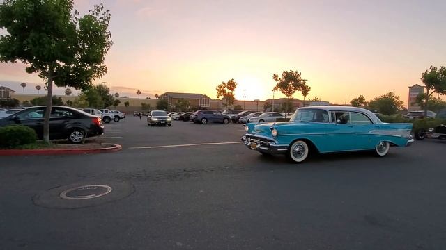 Carl's Jr. Classic Car Show "EXIT" on DAN-O-VISION... смотреть онлайн