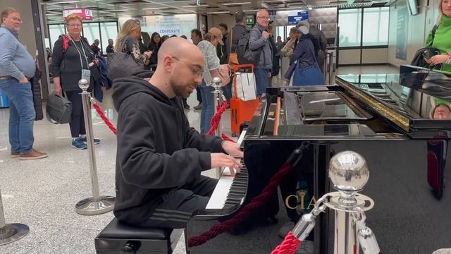 golden hour by JVKE on PUBLIC PIANO and passengers in TEARS ? смотреть онлайн