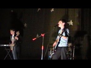 Лефлер в 17 лет поёт "Я свободен"