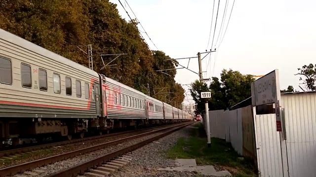 Встреча двух поездов 2ЭС4К-138, 114 Адлер-Владикавказ и Санкт-Петербург-Адлер. смотреть онлайн