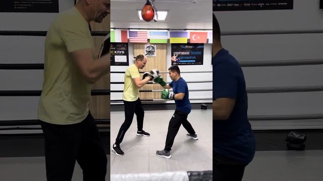 Сегодня отработка на лапах на фоне усталости определённых серий или излюбленных ударов. смотреть онлайн