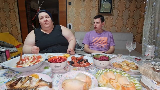 Мукбанг! Mukbang! Продолжаем праздновать, рыбный день?сегодня было ух, как жарко? смотреть онлайн