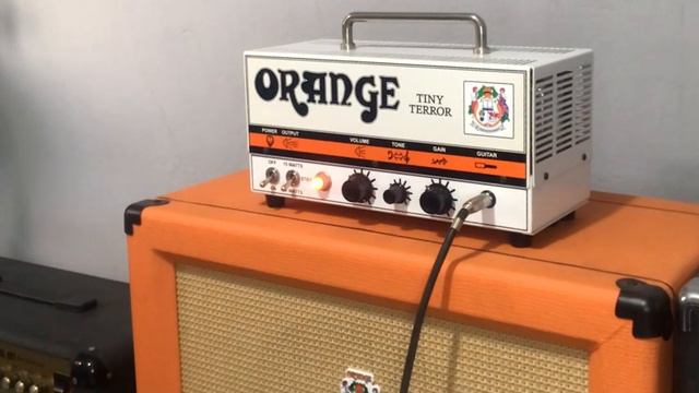Orange Tiny Terror e Orange PPC 112 Com Celestion Greenback смотреть онлайн