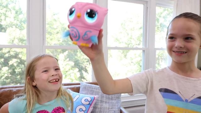 Owleez & TIC TAC TOY! A Toy Cafe Flying Owl Challenge! смотреть онлайн