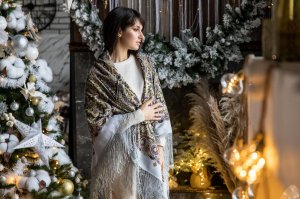 Платок из уплотненной шерстяной ткани с шелковой бахромой "Женское счастье", вид 1