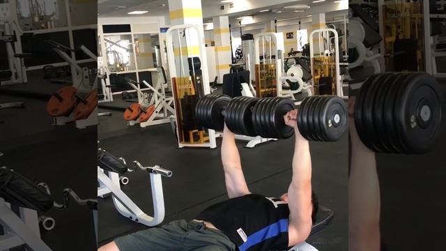 Жим гантелей лёжа по 50 кг)) смотреть онлайн