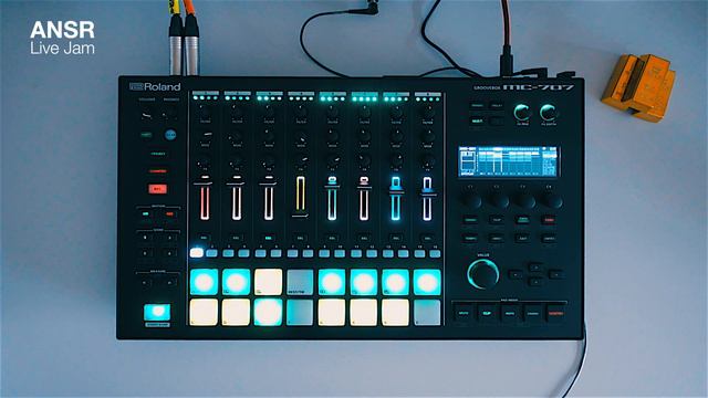 ANSR - Live Set with Roland MC-707 смотреть онлайн