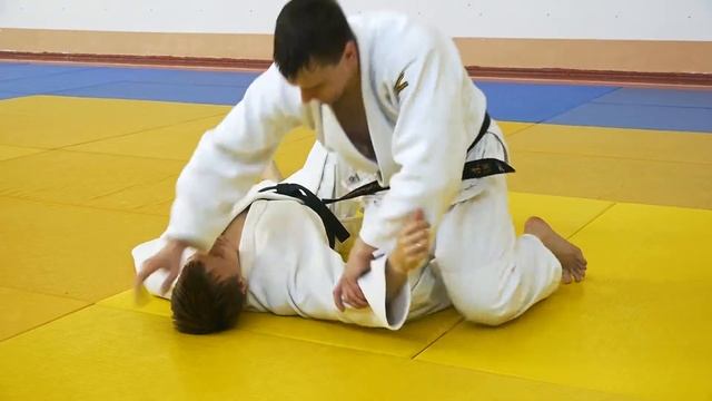 KESA UDE HISHIGI GATAME / Рычаг локтя от удержания сбоку смотреть онлайн