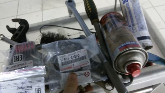 Toyota Land Cruiser Prado, 3.0 дизель. Скрип под днищем на режиме холостого хода. смотреть онлайн