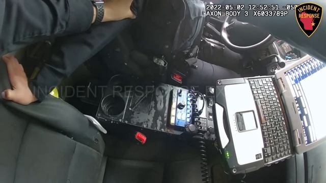 Dash Cam: Reckless Driver Crashes Into Milwaukee Police Officers смотреть онлайн