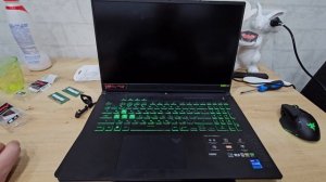 Ноутбук ASUS TUF Gaming F17 FX707ZV4-HX018 - разборка, замена памяти, добавление SSD диска, внутри