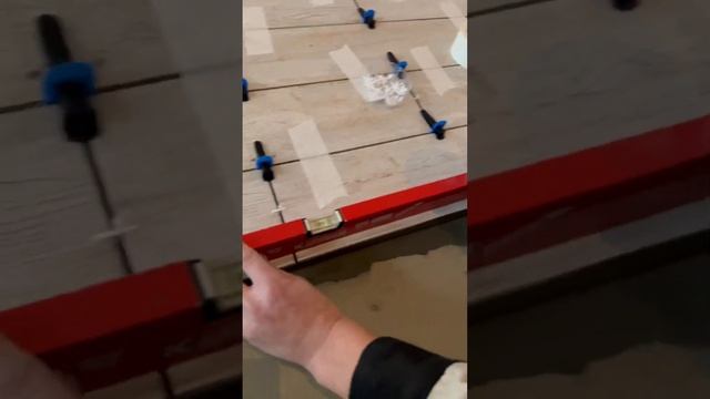 Положили плитку на пол