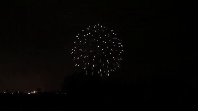 09.05.2015 - 23:00 - Фейерверк в Заречном м-н (г.Тюмень) смотреть онлайн