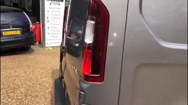 18/68 Renault Trafic SL27 dCi 120 Sport Nav Van смотреть онлайн
