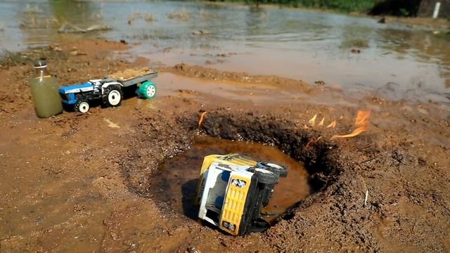 Грузовичок упал в огонь! смотреть онлайн