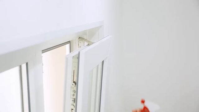 Установка рулонной миништоры PRAKTO с магнитным фиксатором на открываемую створку окна смотреть онлайн