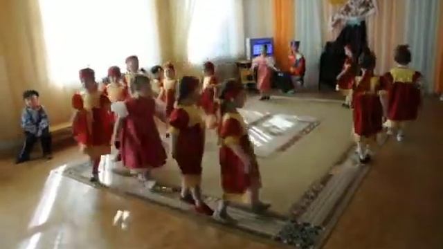 Танец девочек на Русской Ярмарке смотреть онлайн