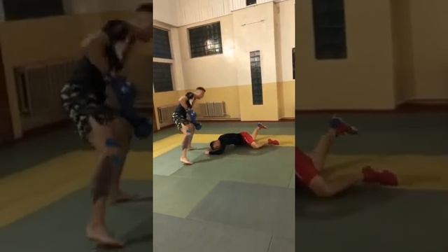 Боксер против борца ,кто сильнее ? #кранмма #kranmma #борьба #бокс смотреть онлайн