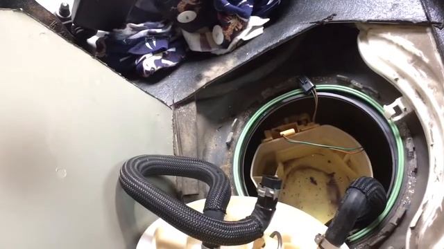 Замена бензонасоса на автомобиле Сааб 9-3 смотреть онлайн