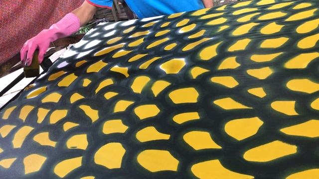 Manual Dyeing Batik Process - Genuine Batik Malaysia. смотреть онлайн
