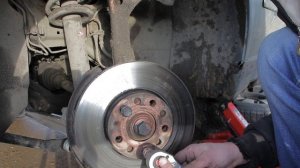 Замена передних колодок VW Passat B5. Проект семейный
