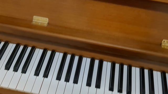 Yamaha M10 acoustic upright piano in rosewood stock number 23039 смотреть онлайн