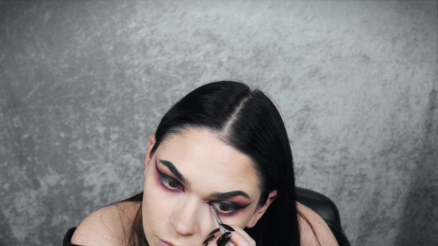 ?DARK PLUM ? kinda goth makeup tutorial смотреть онлайн
