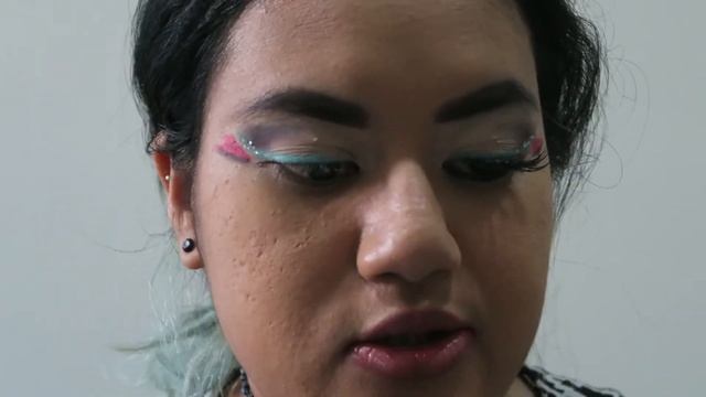 Aqua eyeliner and loose glitter look using an aqua gel cream pot for eyeliner by Beauty Creations смотреть онлайн