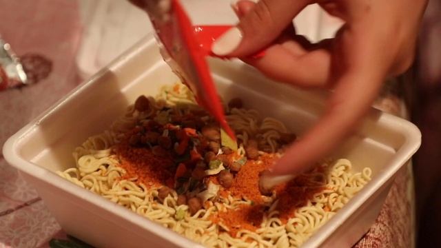 как приготовить доширак так, чтоб не спалили дома | тип АСМР | ASMR смотреть онлайн