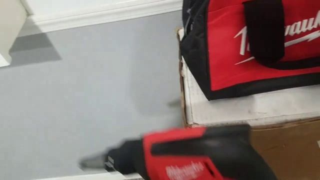 Milwaukee Drywall Screw Gun Review! смотреть онлайн