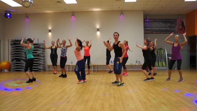ZUMBA MEGA MIX 42 - Bajo la Tormenta ( Salsa ) смотреть онлайн