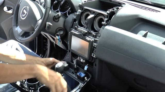 Rückfahrkameraeinbau Dacia Duster mit Media Nav смотреть онлайн