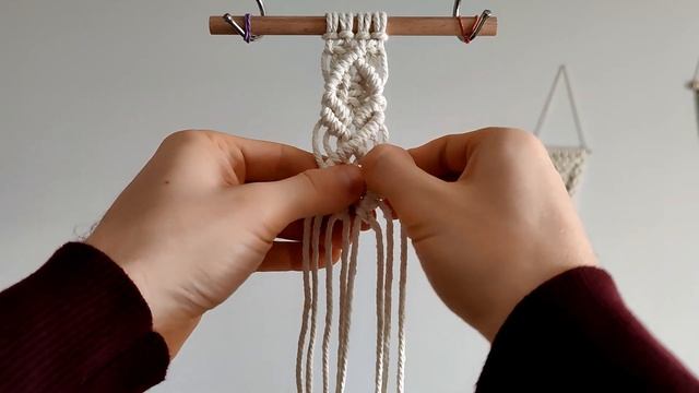 HOW TO DIY MACRAME BOOKMARK FOR BEGINNERS?Makramowa zakładka do książki | Makarme Lesezeichen смотреть онлайн