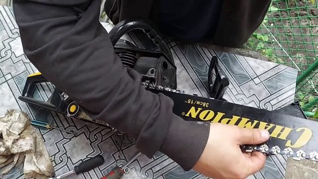 Бензопила Huter BS 62 Установка бокового натяжителя цепи смотреть онлайн