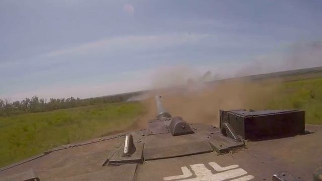 Крест на леопарде. В украинских телеграм-каналах публикуют видео работы танка "Леопард" 2А6 на Запо смотреть онлайн