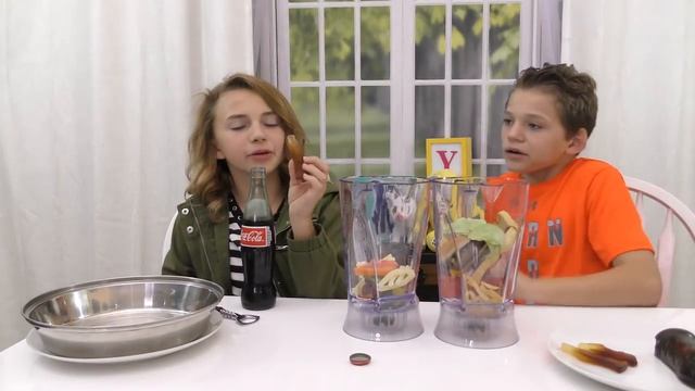 GUMMY VS REAL FOOD ?| We Are The Davises смотреть онлайн