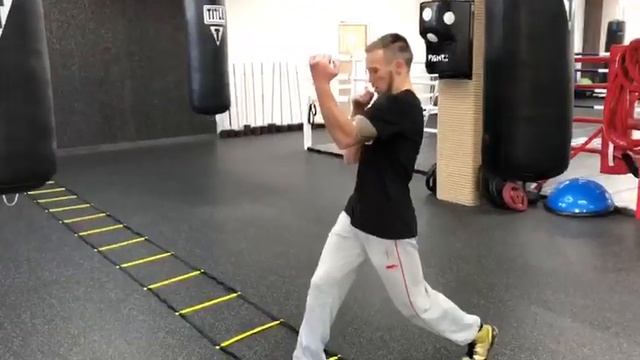 Сайд-степ, удар со смещением в боксе смотреть онлайн