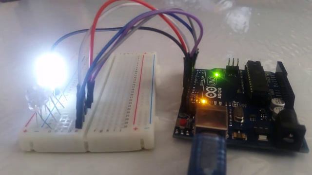 arduino uno - красиво переливаются 5 ледов смотреть онлайн
