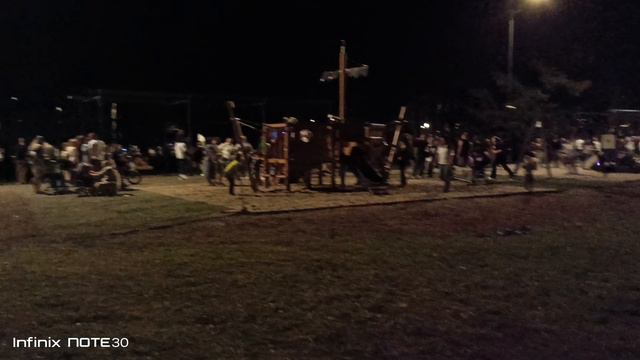 Очень много народу гуляют в Парке Мира на празднике.. город Коломна. смотреть онлайн