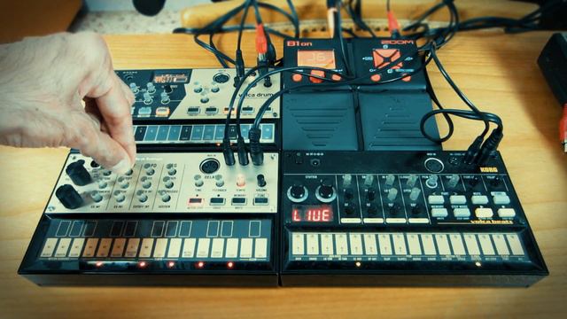 AMBIENT JAM with KORG VOLCA BEATS / DRUM / KEYS and ZOOM B1on смотреть онлайн