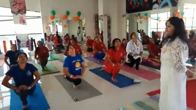 Surynamskar with San mantra in fit zon Rashmi tatiya смотреть онлайн