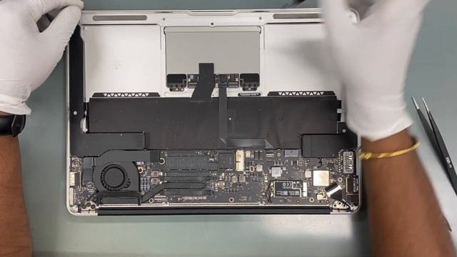 MacBook Air (13-inch, Early 2015) Trackpad Replacement смотреть онлайн