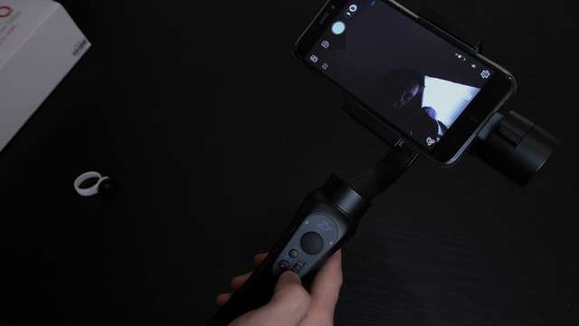 Максимально бюджетный стабилизатор для телефона | Zhiyun Smooth-Q