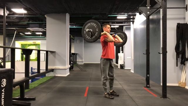 Выпады назад со штангой на груди попеременно смотреть онлайн