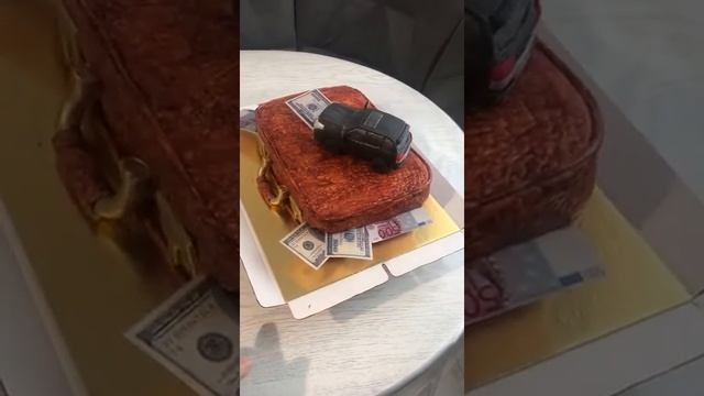 Торт для мужчин, чемодан с деньгами смотреть онлайн