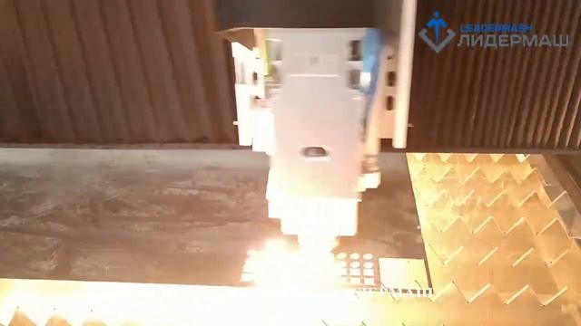 Волоконный лазерный станок SENFENG SF3015G 3000W смотреть онлайн